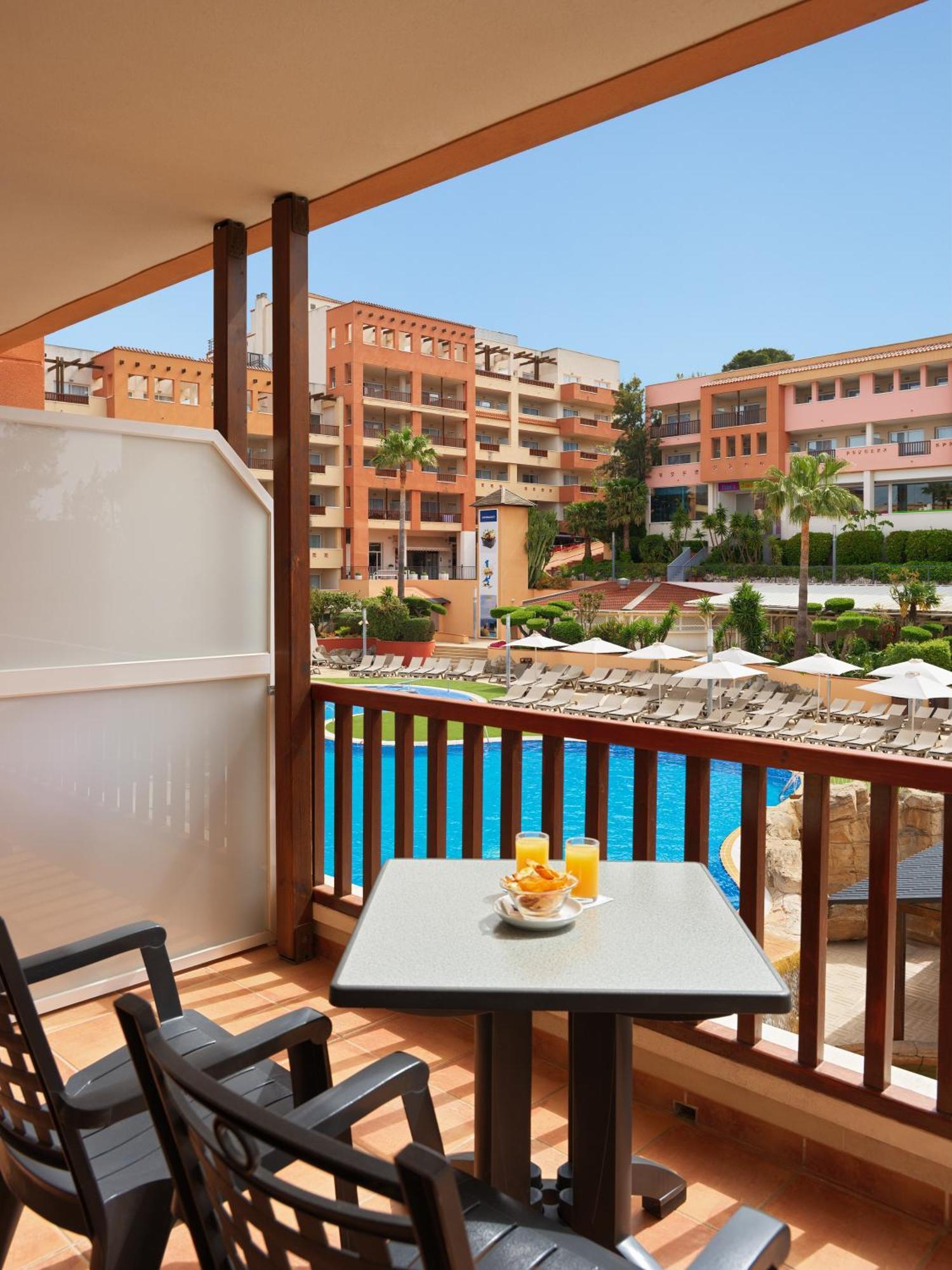 Double Room Pool View up to 10 years old